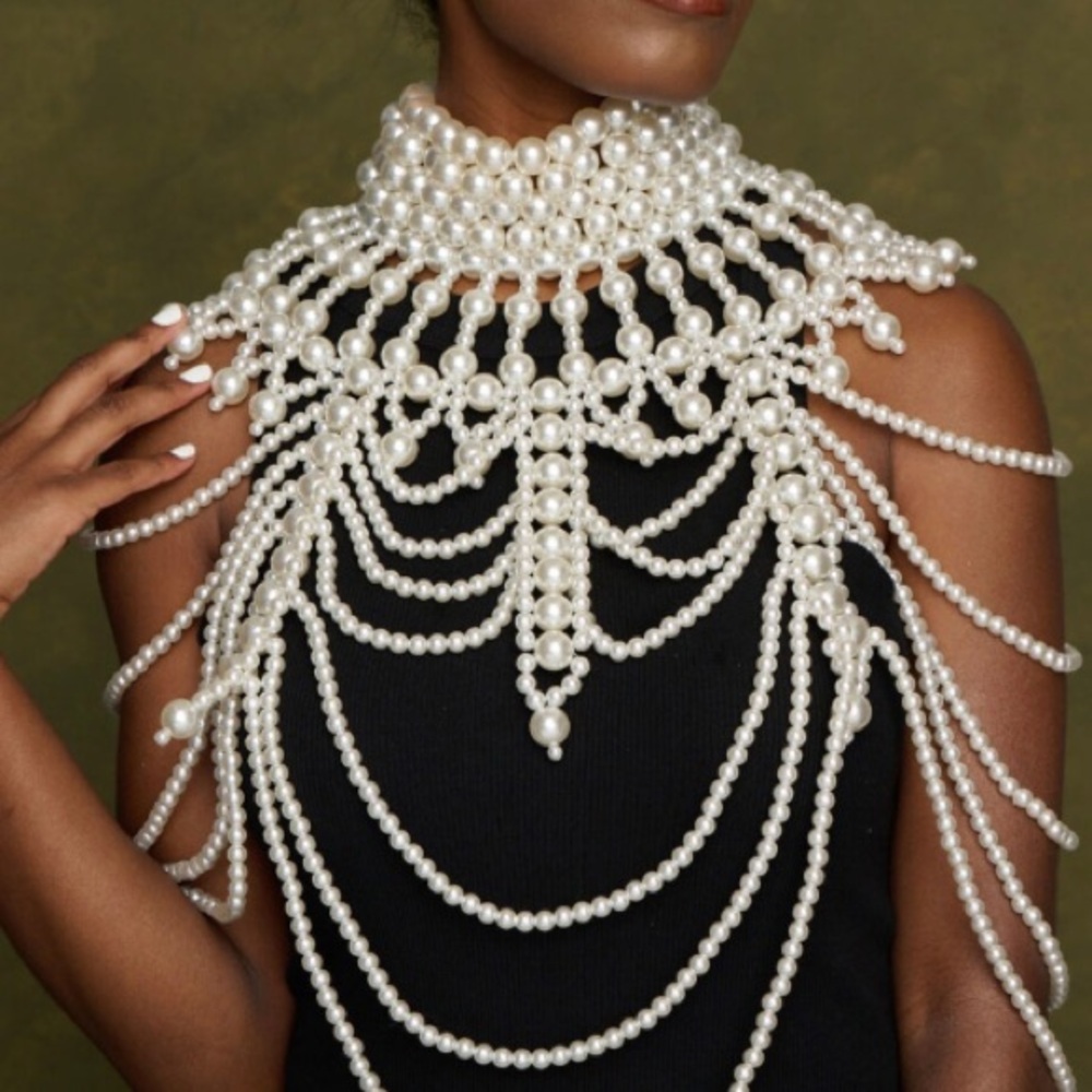 NWOT Luxurious Pearl Cascade Statement Necklace - Picture 3 of 5